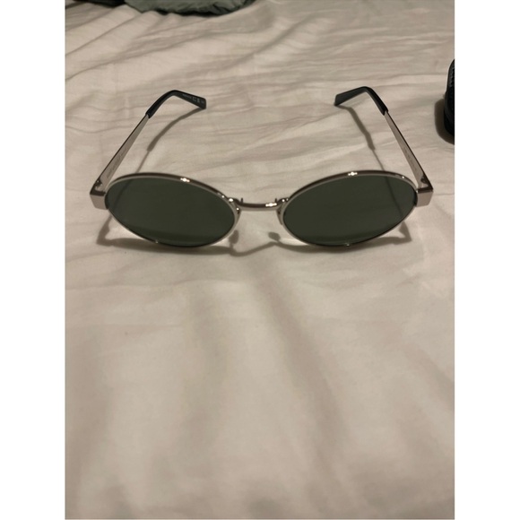 Ysl used just few times - Picture 2 of 6